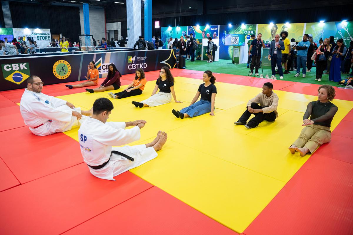 Com ídolos e vivências esportivas, ativações das confederações transformam COB Expo em espaços de descoberta para o público