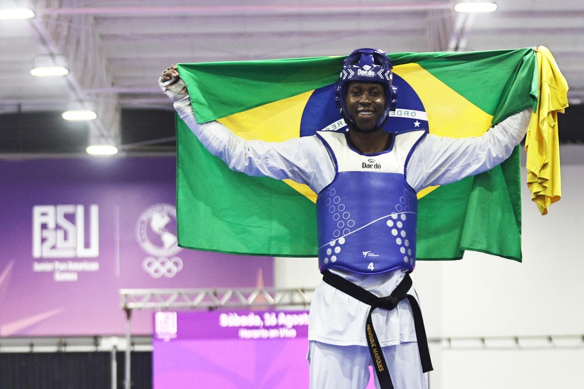 2025.08.16 - Jogos Pan-Americanos Júnior Assunção 2025 - Taekwondo masculino Kyoruhui menos 80kg - O atleta Henrique Marques do Time Brasil vence o atleta da Colombia e conquista a medalha de ouro. Foto: Ana Patricia/COB.
