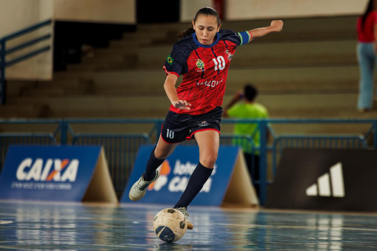 Após perder parcialmente a visão, Grazi retorna às quadras e inspira o Amazonas nos Jogos da Juventude CAIXA Brasília 2025